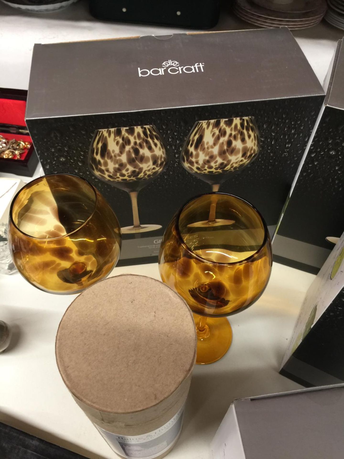 THREE BOXES EACH CONTAINING TWO BARCRAFT GIN GLASSES WITH A TORTOISHELL COLOURING, A BOXED COPPER - Image 3 of 5