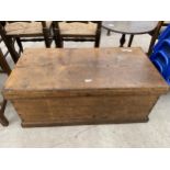 A 19TH CENTURY OAK BLANKET CHEST, 37X19"