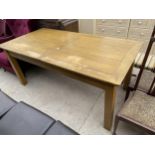 A MODERN OAK DINING TABLE ON SQUARE LEGS, 71X36"