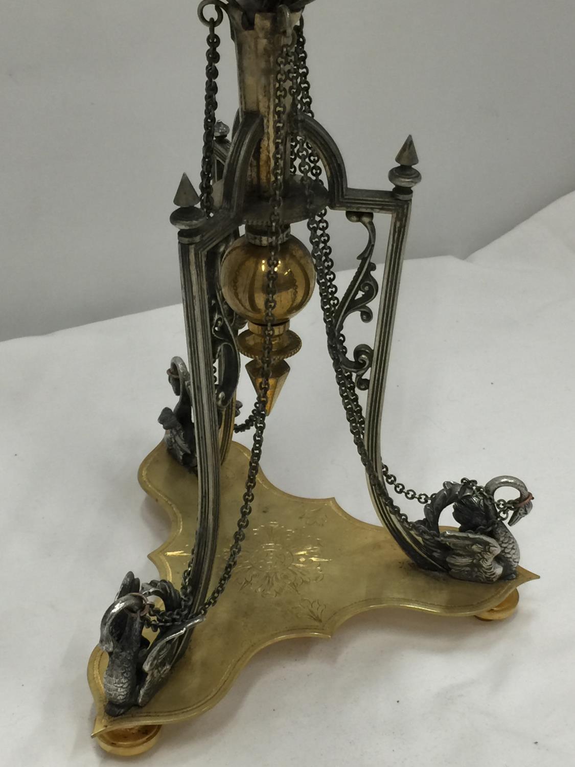 AN ORNATE FRENCH MANTLE CLOCK H: 40CM - Image 3 of 8