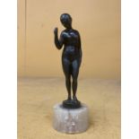 A SMALL VINTAGE BRONZE ON A MARBLE BASE OF A NUDE LADY - HEIGHT 16.5CM