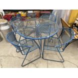 A METAL GARDEN FURNITURE SET TO COMPRISE OF A ROUND TABLE AND FOUR CHAIRS