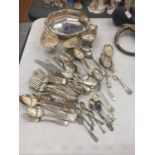 A QUANTITY OF VINTAGE FLATWARE PLUS SILVER PLATED BOWL, JUGS, ETC