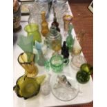 A QUANTITY OF CLEAR AND COLOURED GLASSWARE TO INCLUDE VASES, BOWLS, JUGS, FIGURES, GLASSES, ETC