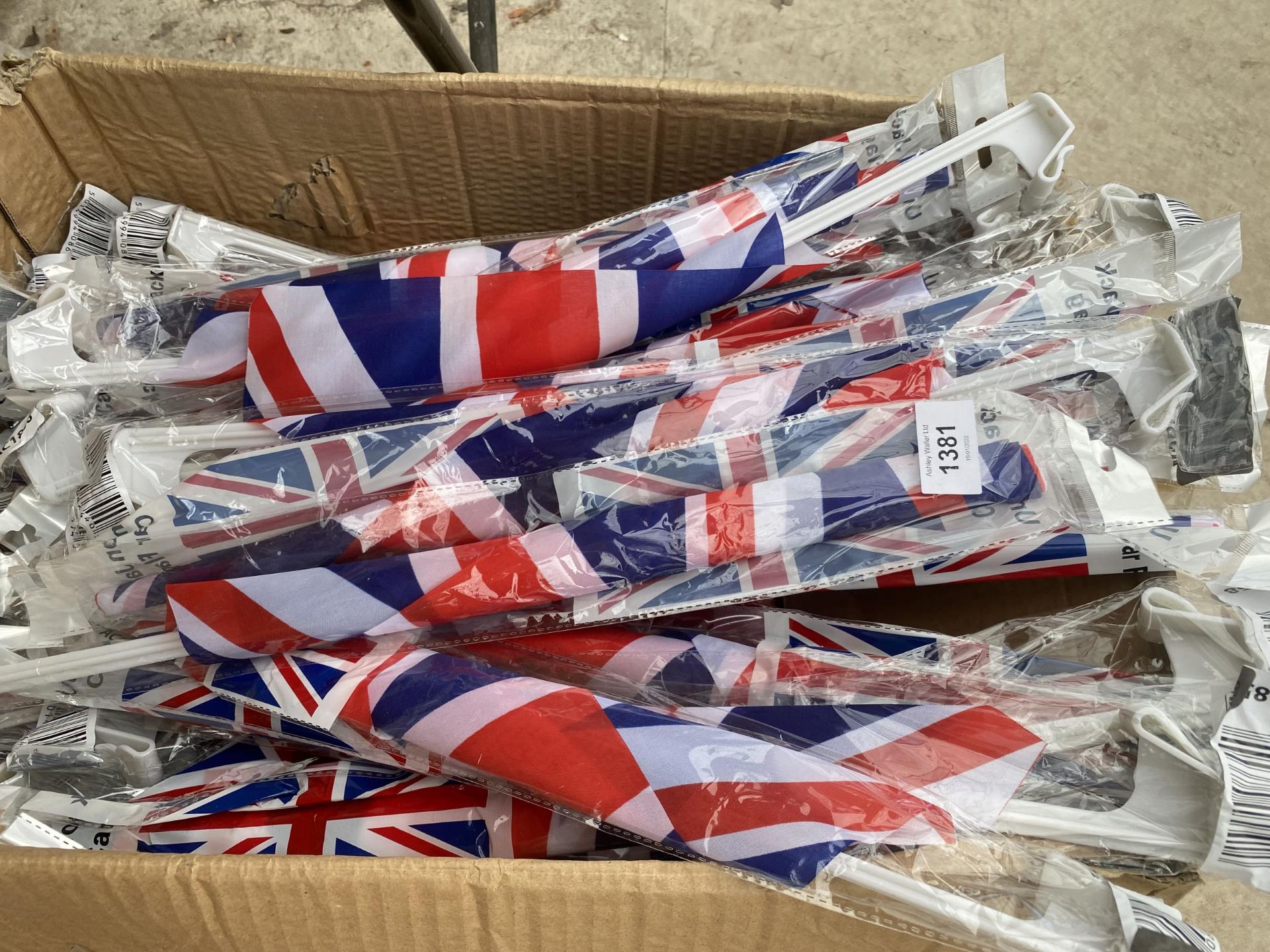 A LARGE QUANTITY OF UNION JACK CAR FLAGS, A FOOTBALL AND TWO SCARVES ETC - Image 3 of 3