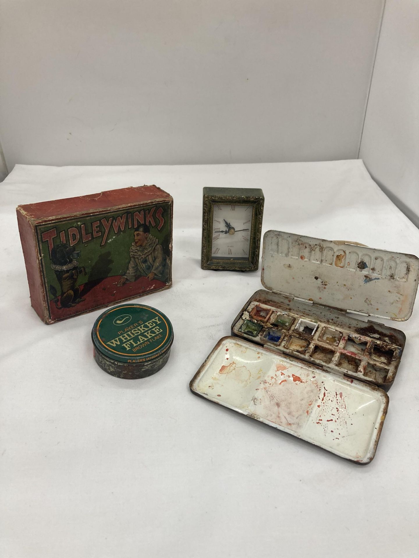 A MIXED LOT TO INCLUDE VINTAGE DIARIES, TIDDLYWINKS GAME, TINS, MANTLE CLOCK, SCENT BOTTLES, ETC - Image 3 of 3