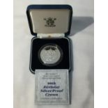 A UNITED KINGDOM ROYAL MINT 1990 “90TH BIRTHDAY” SILVER PROOF CROWN WITH COA