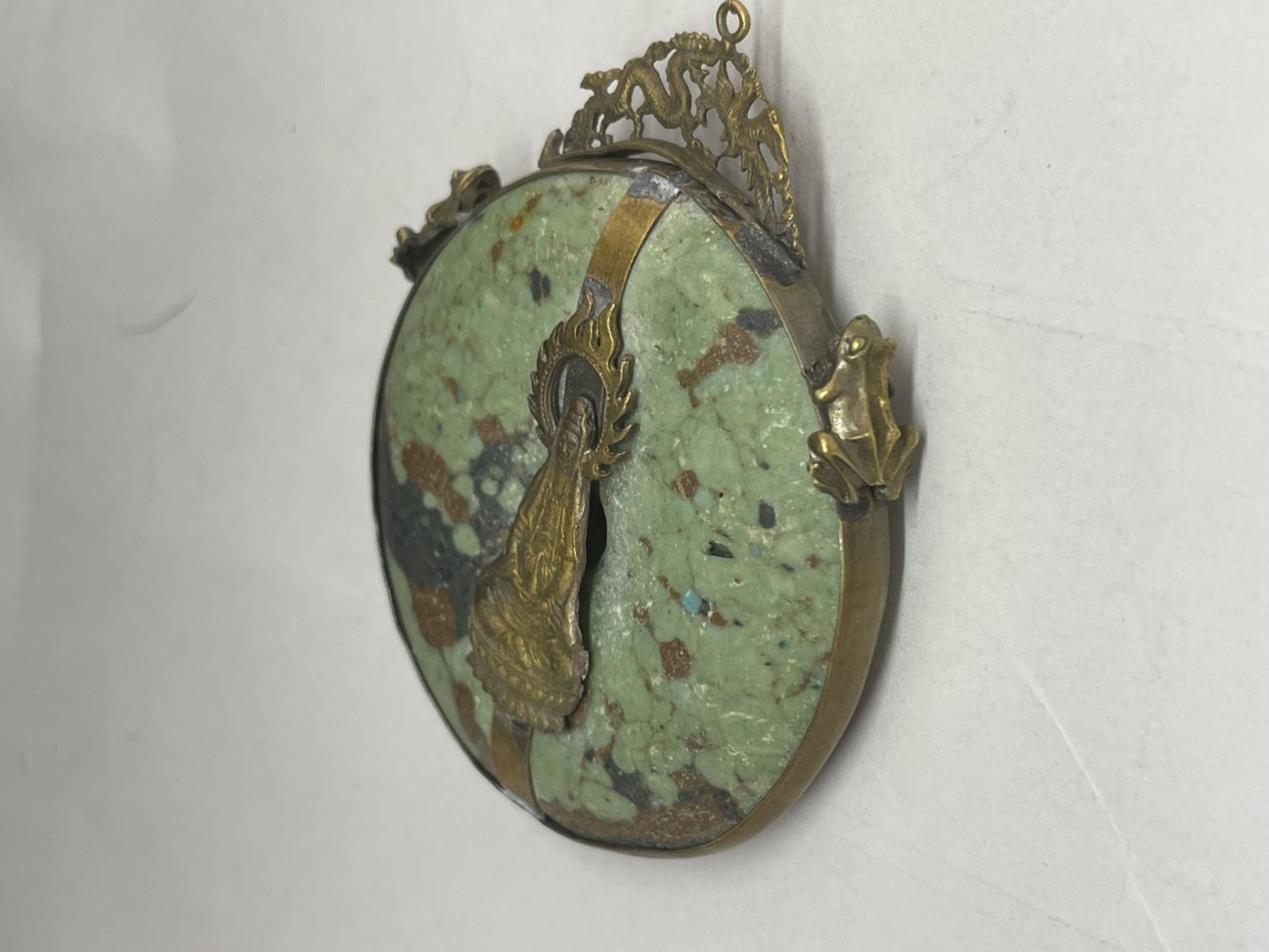 AN ASIAN RELIGIOUS PENDANT - Image 3 of 4