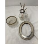 A COLLECTION OF HALLMARKED SILVER ITEMS TO INCLUDE AN OVAL PHOTO FRAME, THREE DECORATED TEA