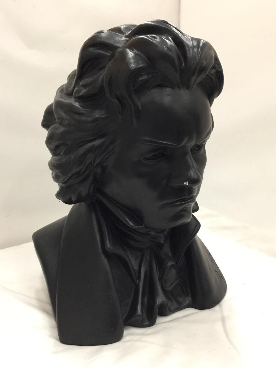 A HEAVY BUST OF BEETHOVEN ENGRAVED WITH SIGNATURE G. SETT 1915 H: 38CM - Image 2 of 5