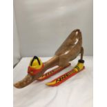 A WOODEN DUCK ON SKIS, HEIGHT 23CM, LENGTH 43CM