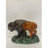 AN ANITA HARRIS ART POTTERY BISON SIGNED IN GOLD TO THE BASE - 18 CM (H) 22 CM (W)