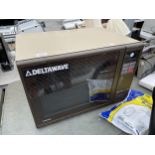 A RETRO TOSHIBA DELTAWAVE MICROWAVE OVEN