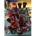 A LARGE QUANTITY OF RED AND CRANBERRY GLASSWARE TO INCLUDE VASES, JUGS, GLASSES, POTS, ETC