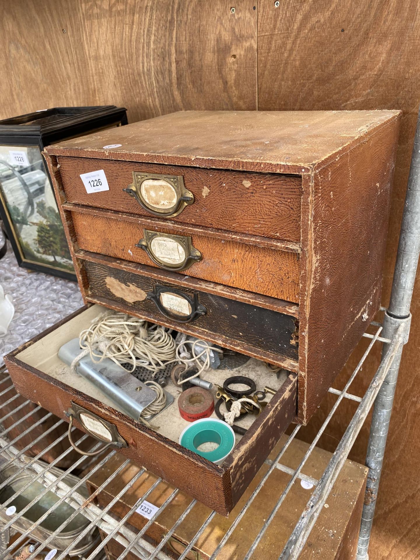 A VINTAGE FOUR DRAWER ENGINEERS CHEST WITH AN ASSORTMENT OF TOOLS TO INCLUDE DRILL BITS ETC - Image 2 of 5