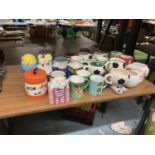 A LARGE QUANTITY OF CERAMIC COLLECTABLE MUGS AND MONEY BOXES