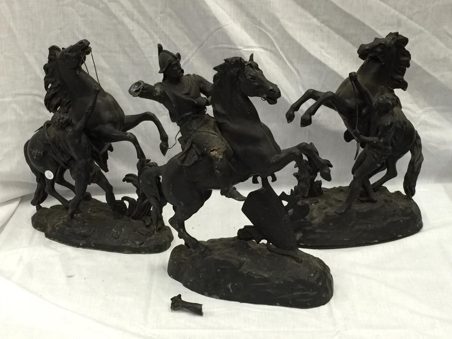 A PAIR OF MARLEY HORSES AND A SAMURAI RIDING A KISOUMA HORSE H: 40CM ARM A/F