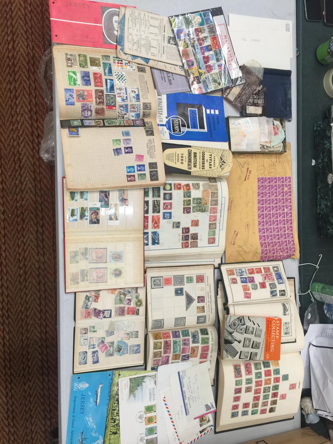 A LARGE COLLECTION OF STAMPS TO INCLUDE SEVERAL WORLD ALBUMS, SOME FIRST DAY COVERS AND LOOSE STAMPS