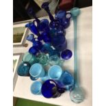 A QUANTITY OF BLUE STUDIO GLASSWARE TO INCLUDE CANDLESTICKS, JUGS, VASES, ETC PLUS A HALF YARD OF