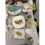 A QUANTITY OF CERAMIC ITEMS TO INCLUDE ALFRED MEAKIN BIRD THEMED PLATES, A DUCK CASSEROLE DISH,