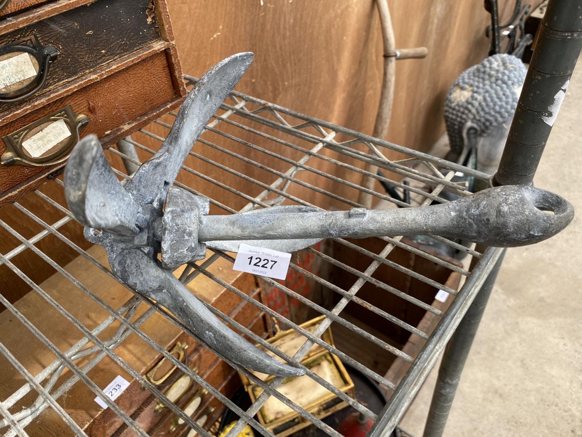 A VINTAGE METAL FOLDING ANCHOR - Image 2 of 4