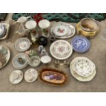 AN ASSORTMENT OF CERAMIC ITEMS TO INCLUDE BOWLS, VASES AND PLATES ETC