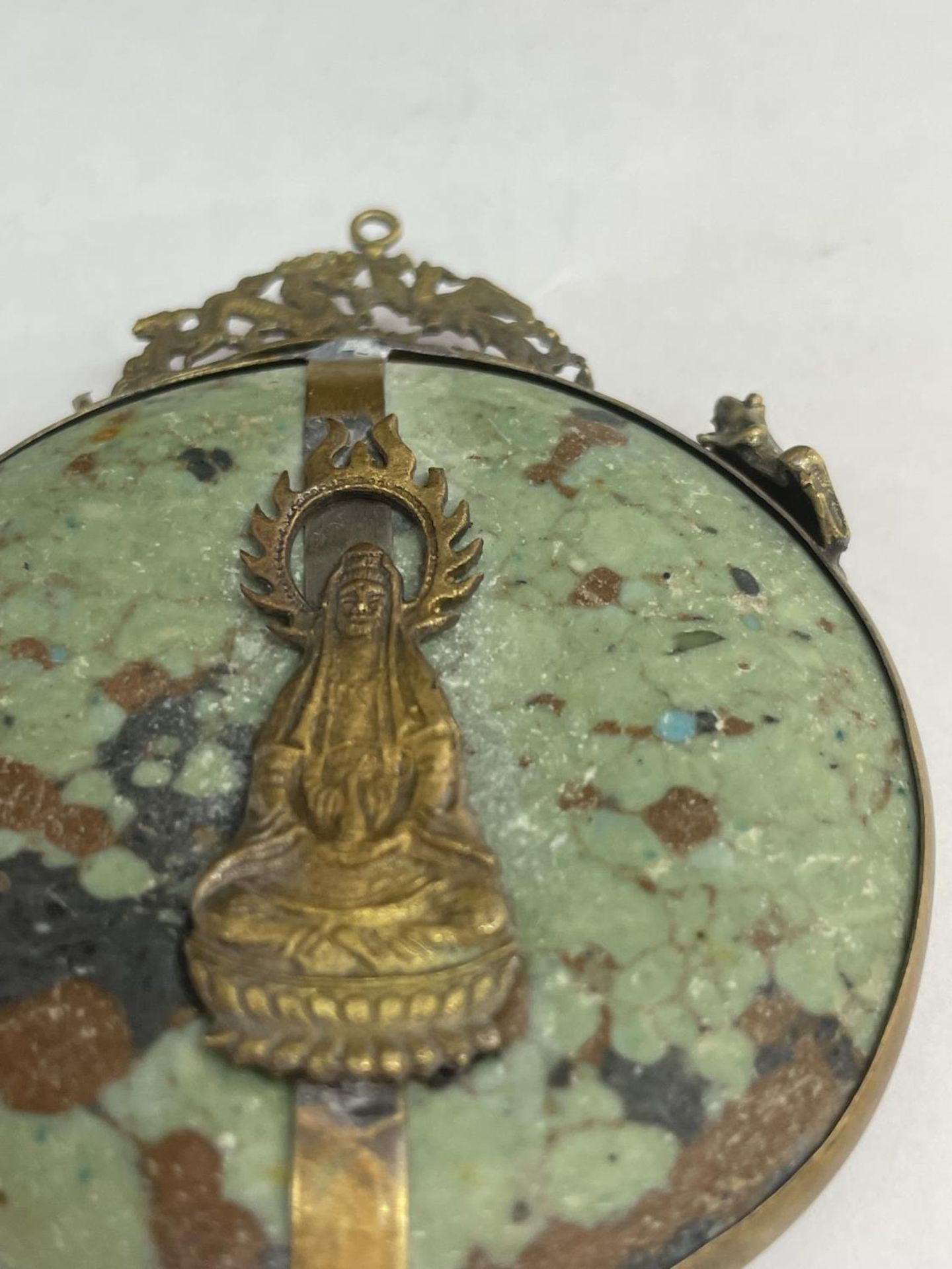 AN ASIAN RELIGIOUS PENDANT - Image 2 of 4