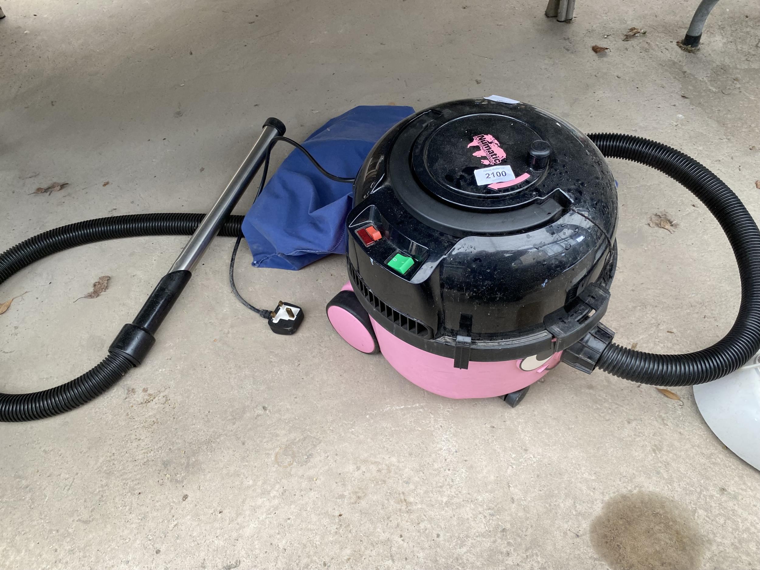 A NUMATIC INTERNATIONAL HETTY THE HOOVER