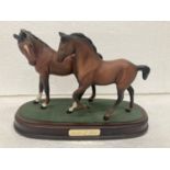 A BESWICK FIGURE OF TWO YOUNG HORSES ON A WOODEN PLINTH "SPIRIT OF LOVE" - 20.5 CM FROM EAR TO