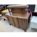 A MID 20TH CENTURY OAK SIDEBOARD