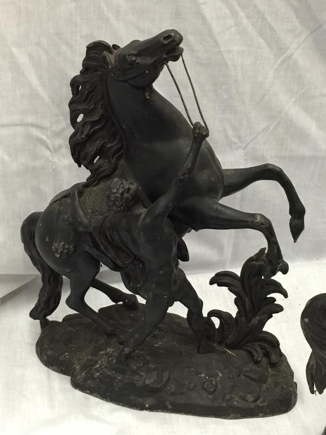 A PAIR OF MARLEY HORSES AND A SAMURAI RIDING A KISOUMA HORSE H: 40CM ARM A/F - Image 4 of 8