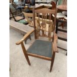 AN EARLY 20TH CENTURY OAK ELBOW CHAIR