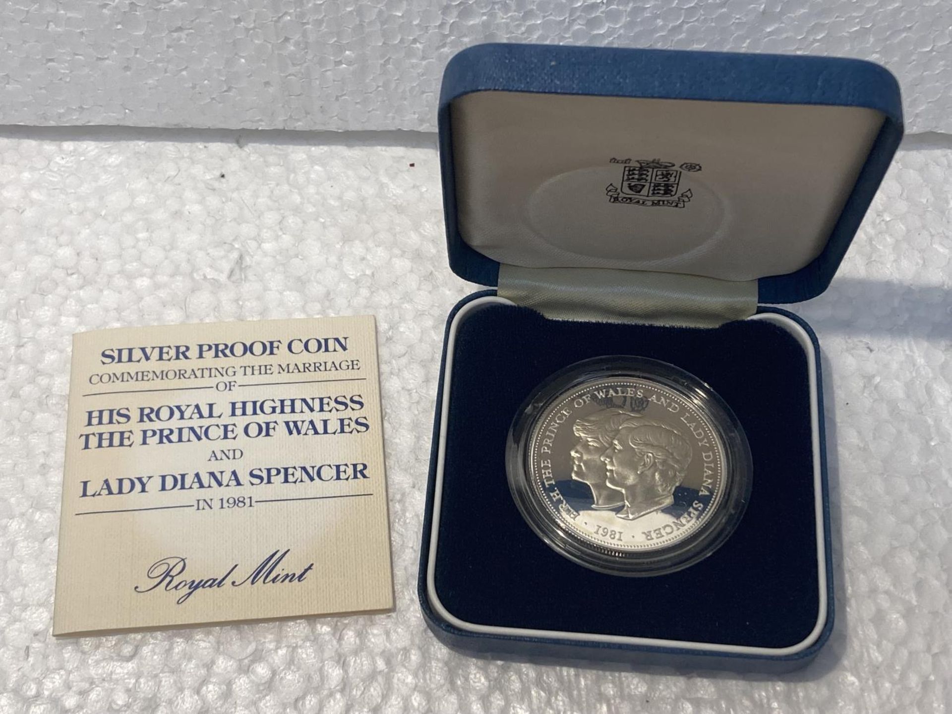 A ROYAL MINT 1981 MARRIAGE OF HRH PRINCE OF WALES AND LADY DIANA SPENCER SILVER PROOF COIN WITH COA