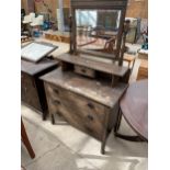 AN EARLY 20TH CENTURY OAK DRESSING CHEST