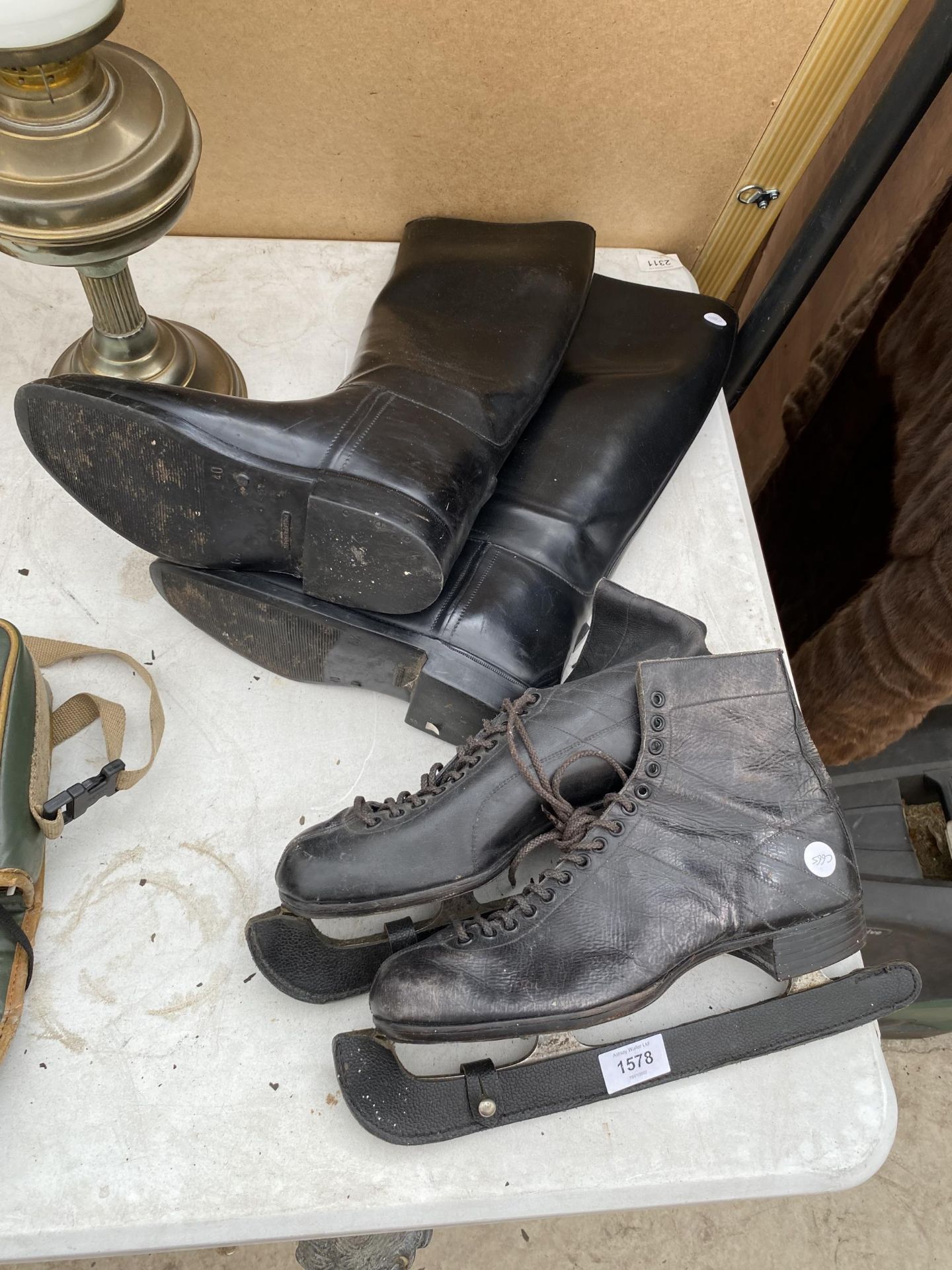 A PAIR OF VINTAGE ICE SKATES AND A PAIR OF RIDING BOOTS