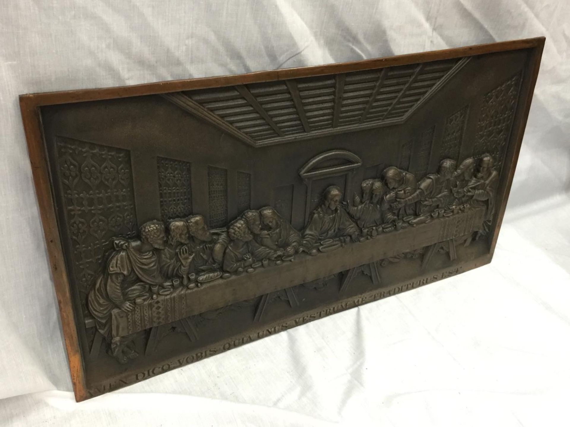 A HEAVY CAST IRON HANGING PLAQUE OF THE LAST SUPPER W: 67CM - Image 2 of 5