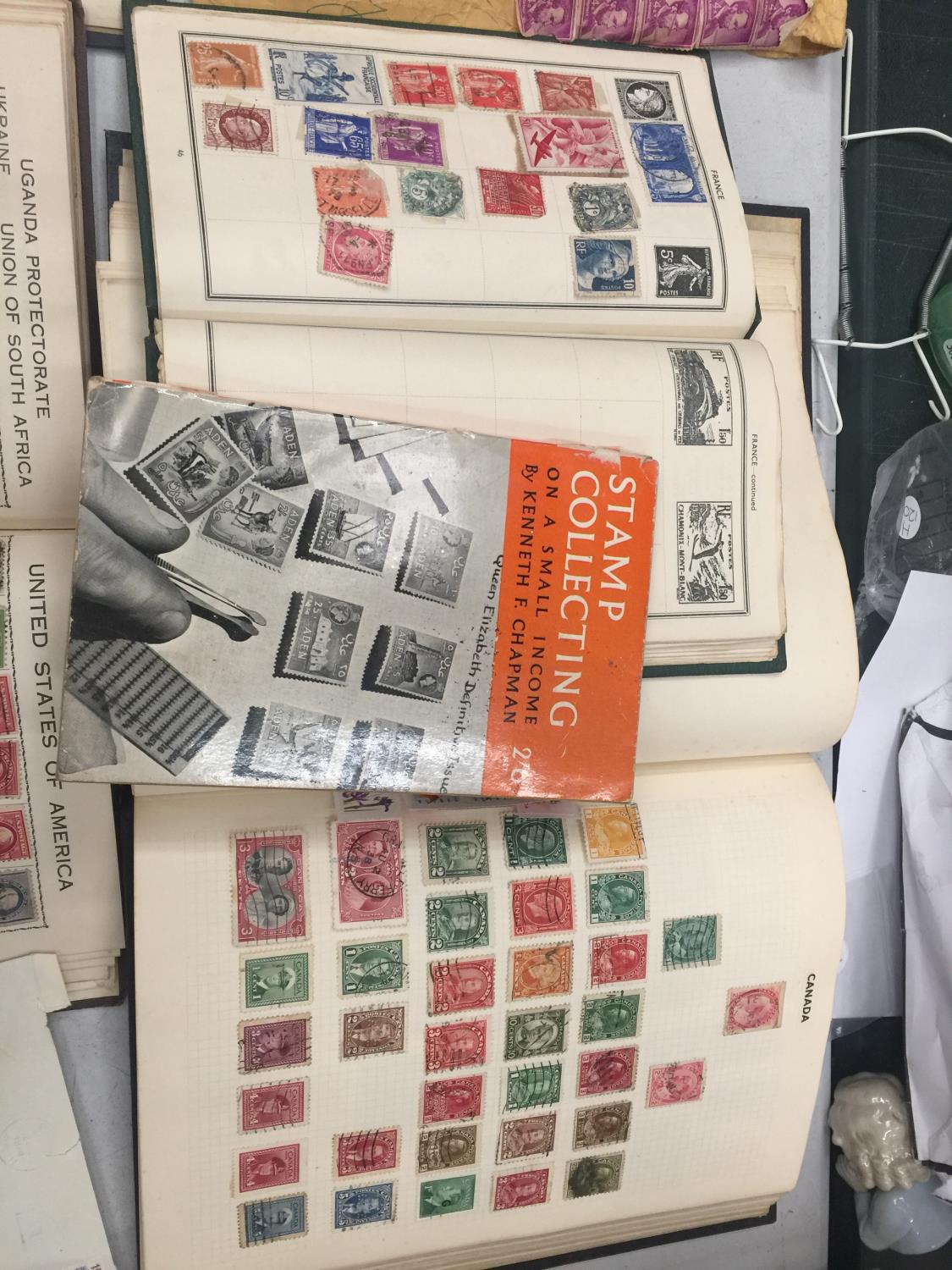 A LARGE COLLECTION OF STAMPS TO INCLUDE SEVERAL WORLD ALBUMS, SOME FIRST DAY COVERS AND LOOSE STAMPS - Image 10 of 13