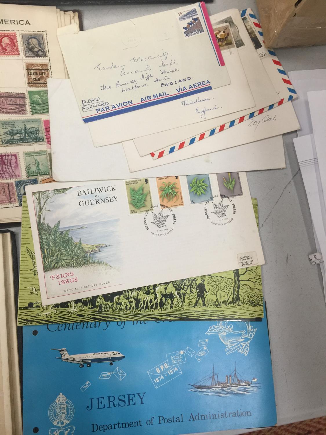 A LARGE COLLECTION OF STAMPS TO INCLUDE SEVERAL WORLD ALBUMS, SOME FIRST DAY COVERS AND LOOSE STAMPS - Image 11 of 13
