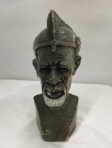 A HEAVY AFRICAN STONE BUST SCULPTURE H: 29CM