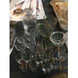 A QUANTITY OF GLASSWARE TO INCLUDE HUNTING THEMED SHOT GLASSES, WINE GLASSES, JELLY MOULDS,