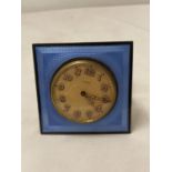 A SWISS MADE 8 DAY TRAVELLING CLOCK IN A BIRMINGHAM HALLMARKED SILVER STAND WITH GUILLOCHE ENAMEL TO