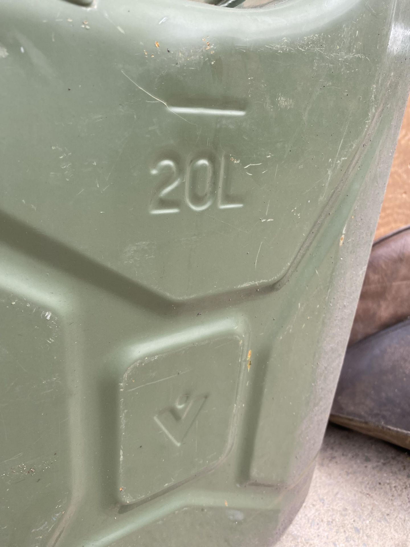 A METAL 20L JERRY CAN - Image 2 of 3