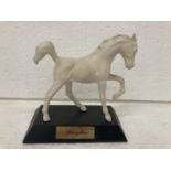 A WHITE MATT BESWICK FOAL ON WOODEN PLINTH "ADVENTURE" - HOOF TO TOP OF EAR 12 CM - MOUTH TO END