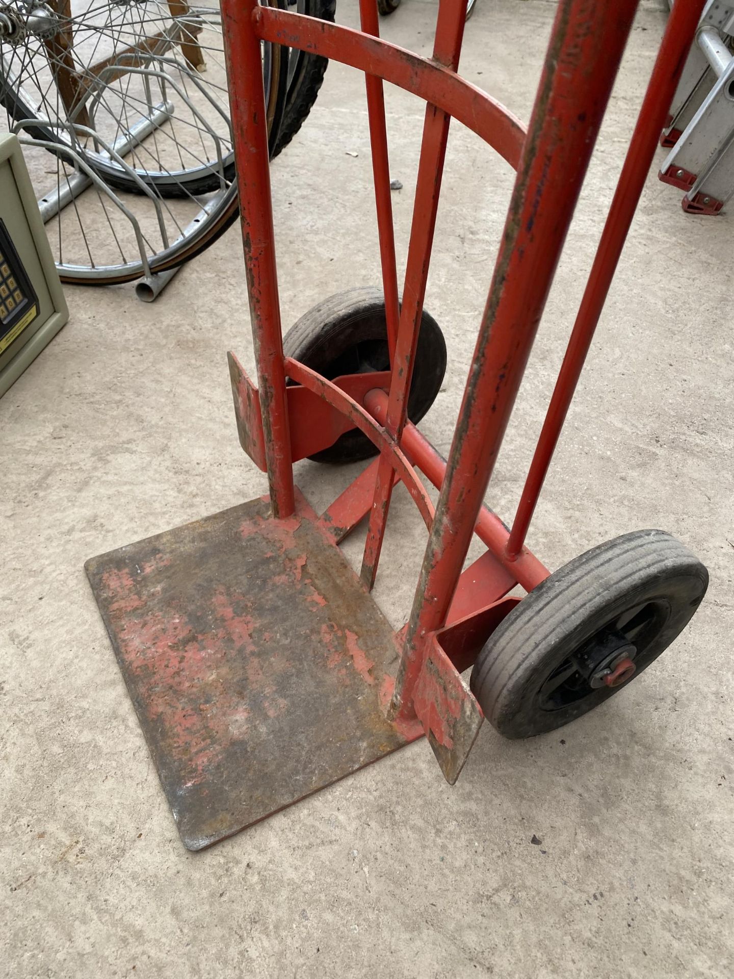 A METAL TWO WHEELED SACK TRUCK - Image 2 of 2