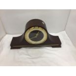 A MAHOGANY CASED VINTAGE MANTLE CLOCK