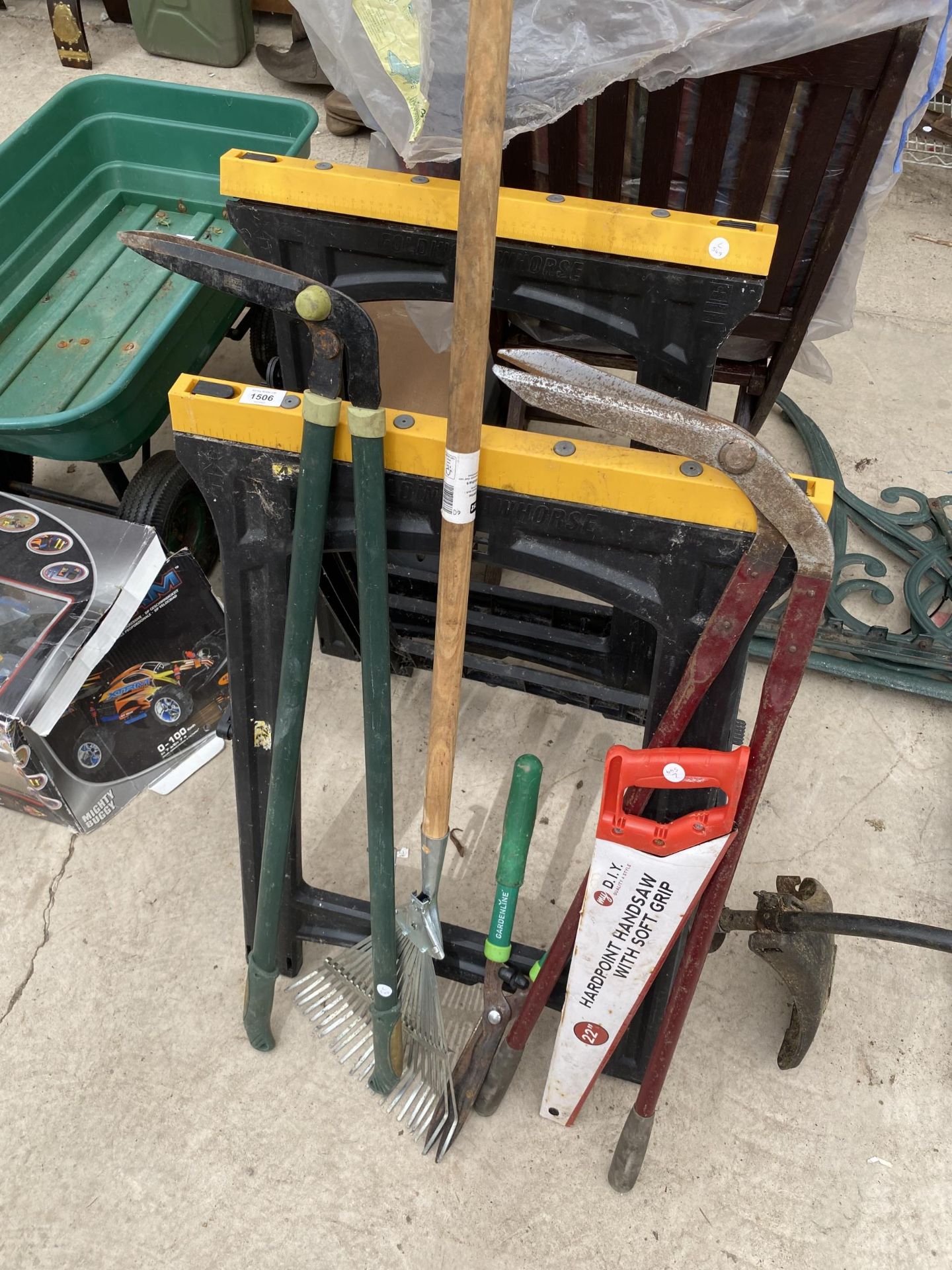 A PAIR OF FOLDING SAW BENCHES AND AN ASSORTMENT OF GARDEN TOOLS TO INCLUDE A RAKE AND SHEARS ETC