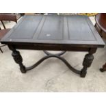 AN EARLY 20TH CENTURY OAK DRAW-LEAF DINING TABLE, 48X36", LEAVES 18" EACH