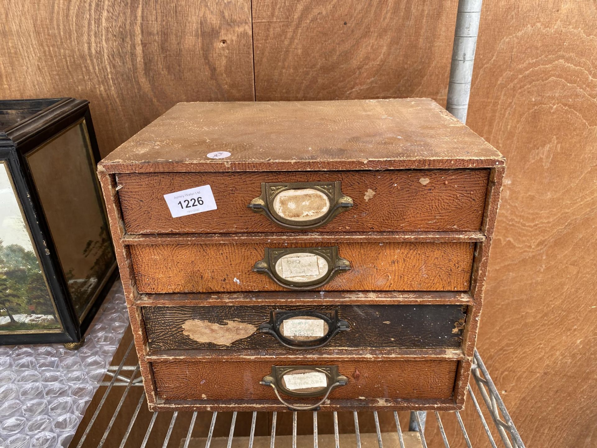 A VINTAGE FOUR DRAWER ENGINEERS CHEST WITH AN ASSORTMENT OF TOOLS TO INCLUDE DRILL BITS ETC