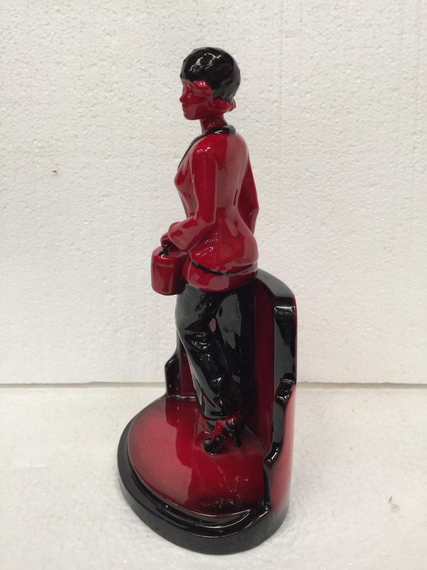 A PEGGY DAVIES RUBY FUSION ART DECO FIGURINE - 26 CM IN HEIGHT - Image 6 of 7