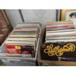 A LARGE QUANTITY OF 33RPM VINYL RECORDS TO INCLUDE DOLLY PARTON, THE BEACH BOYS, RINGO STARR,